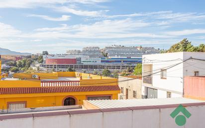 Vista exterior de Casa o xalet en venda en Algeciras amb Terrassa