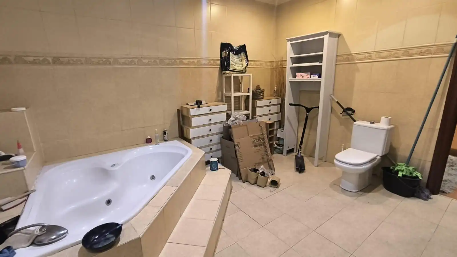 Badezimmer von Wohnung zum Verkauf in Bilbao  mit Heizung, Balkon und Whirlpool