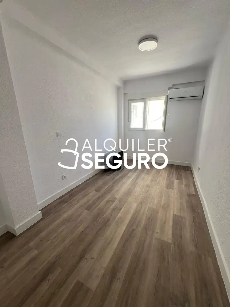 Bedroom of Flat for rent in Madrid  with Air Conditioner, Heating and Terrace