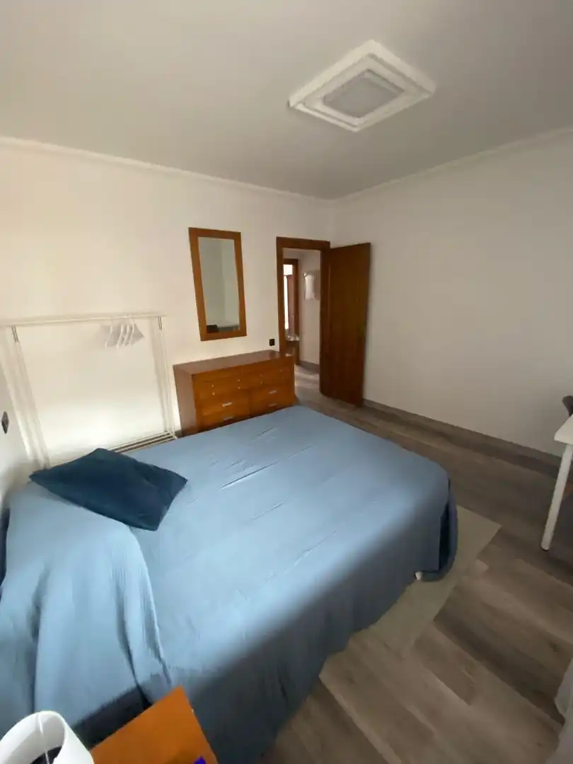 Habitación de Piso de alquiler en Oviedo  con Calefacción