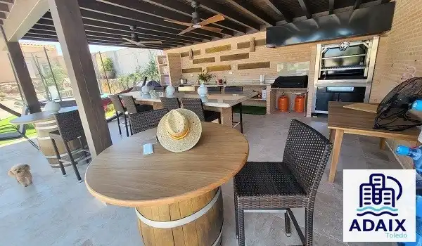 Terrasse von Haus oder Chalet zum Verkauf in Layos mit Klimaanlage, Heizung und Parkett