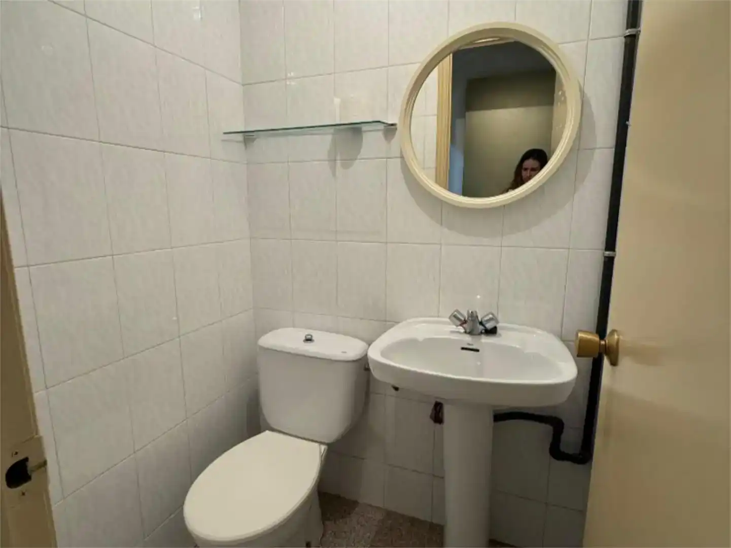 Bathroom of Commercial properties for rent in Almenar  with Air Conditioner and Parquet flooring