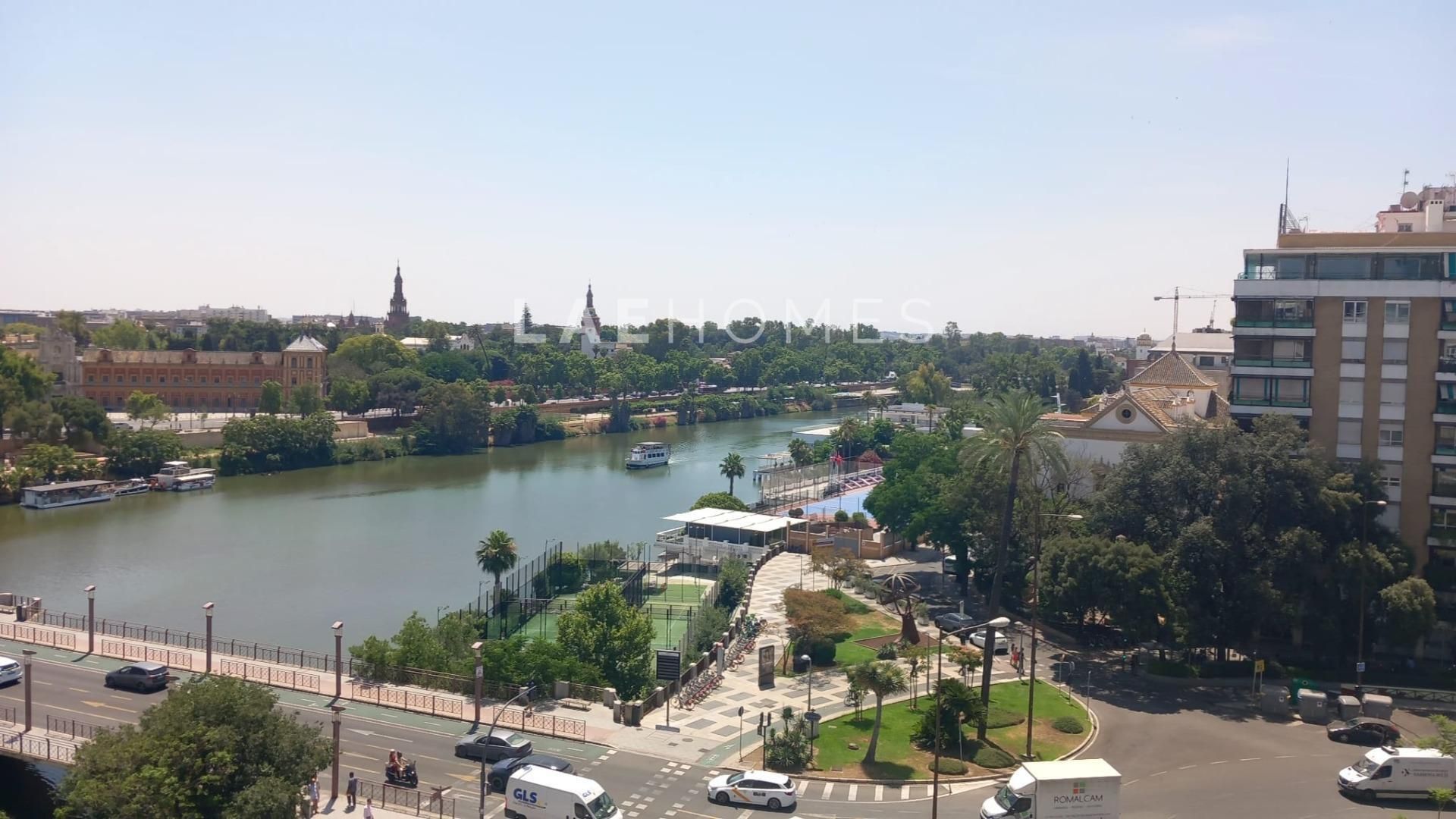 Exterior view of Flat for sale in  Sevilla Capital  with Air Conditioner, Heating and Terrace