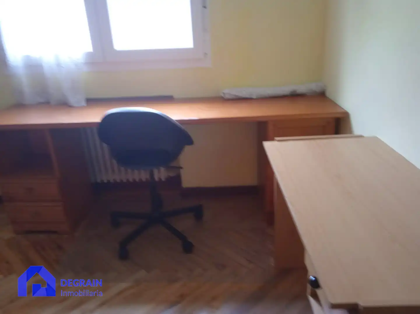 Piso de alquiler en Oviedo  con Calefacción, Terraza y Amueblado