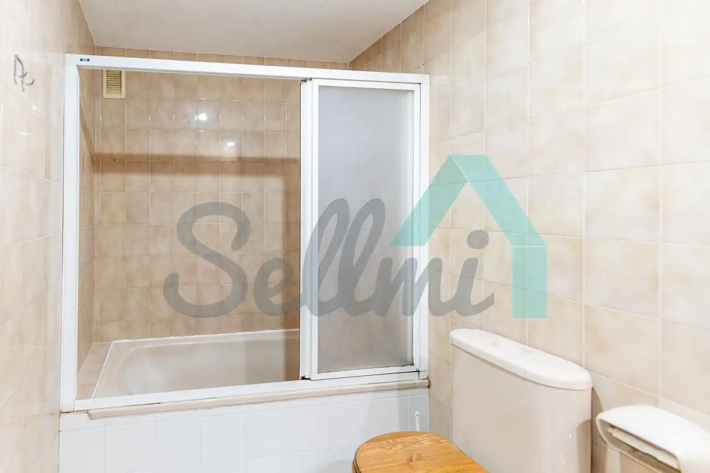 Baño de Piso en venta en Ería - Masip