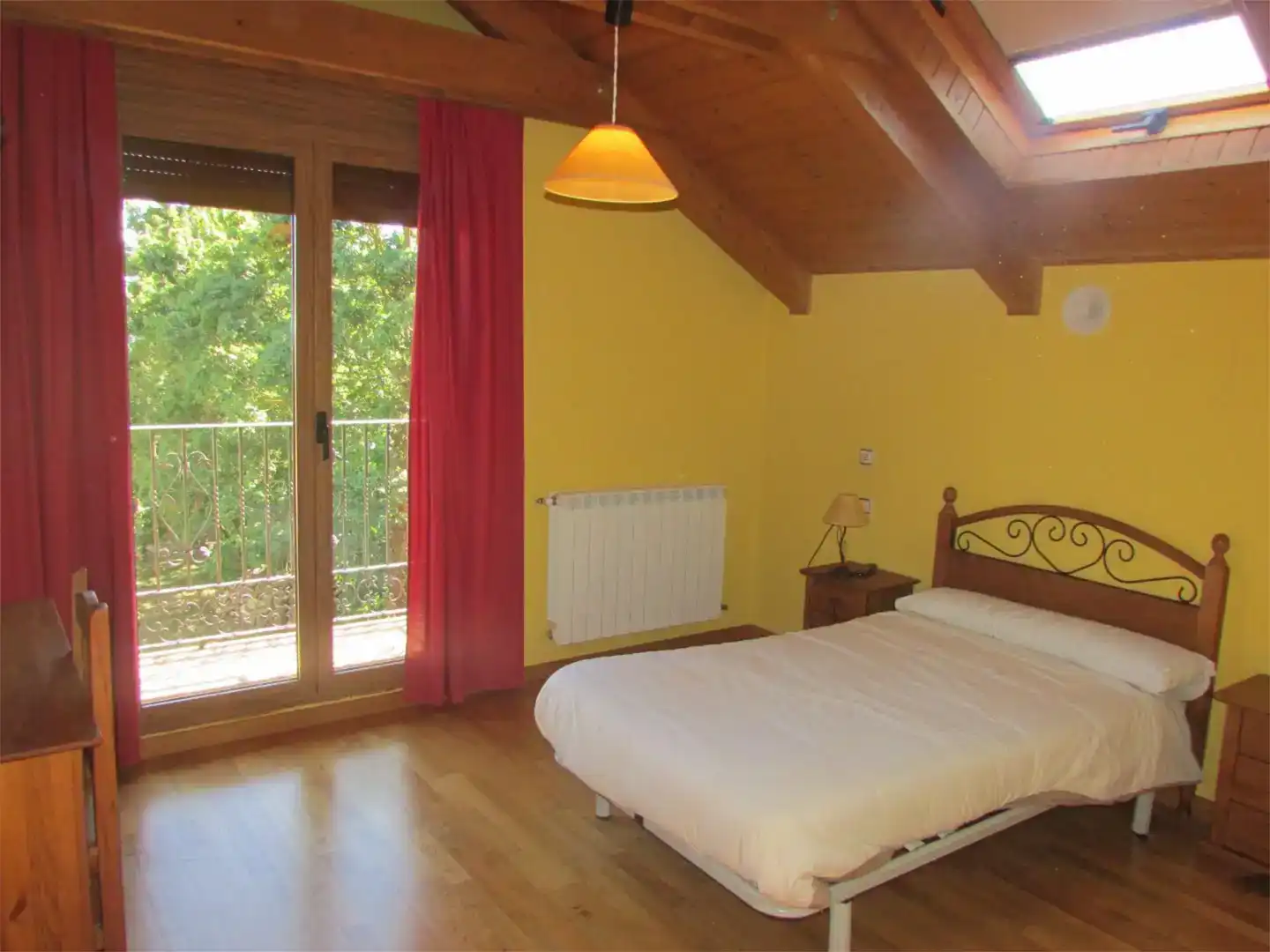 Dormitori de Casa o xalet de lloguer en Jaca amb Jardí privat, Parquet i Moblat