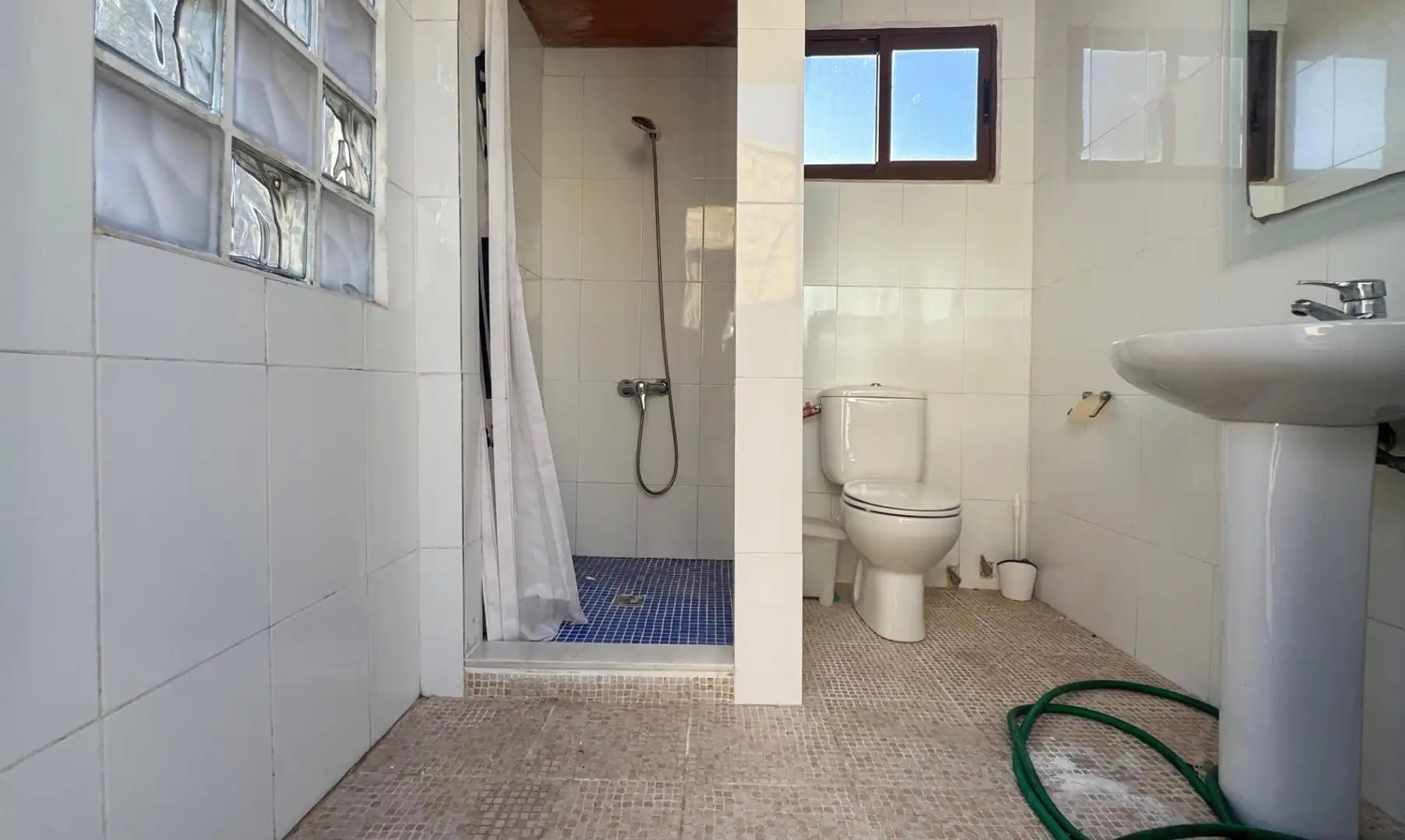 Baño de Local en venta en La Vall d'Ebo con Amueblado