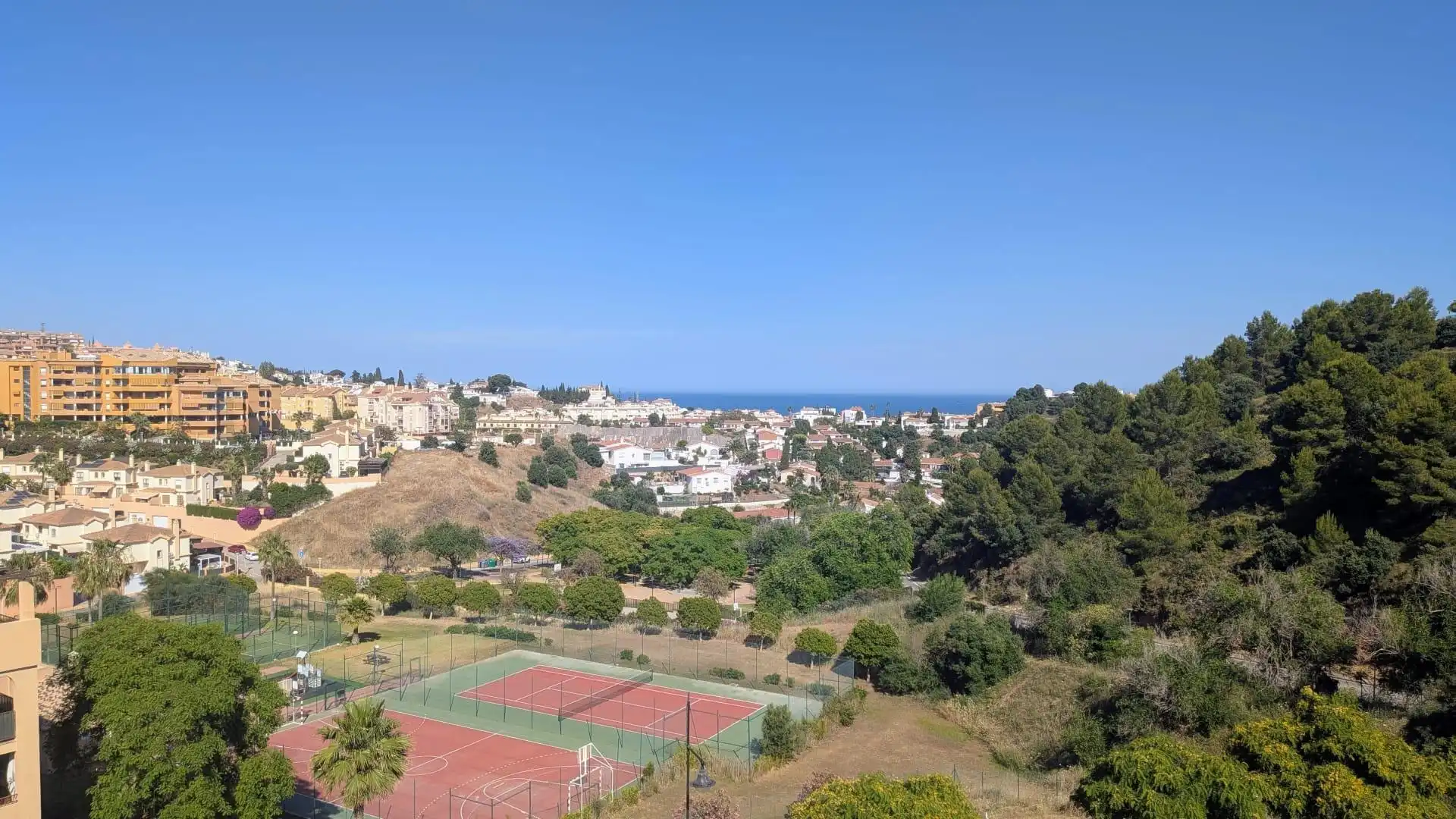 Vista exterior de Ático de alquiler en Fuengirola con Aire acondicionado, Calefacción y Terraza