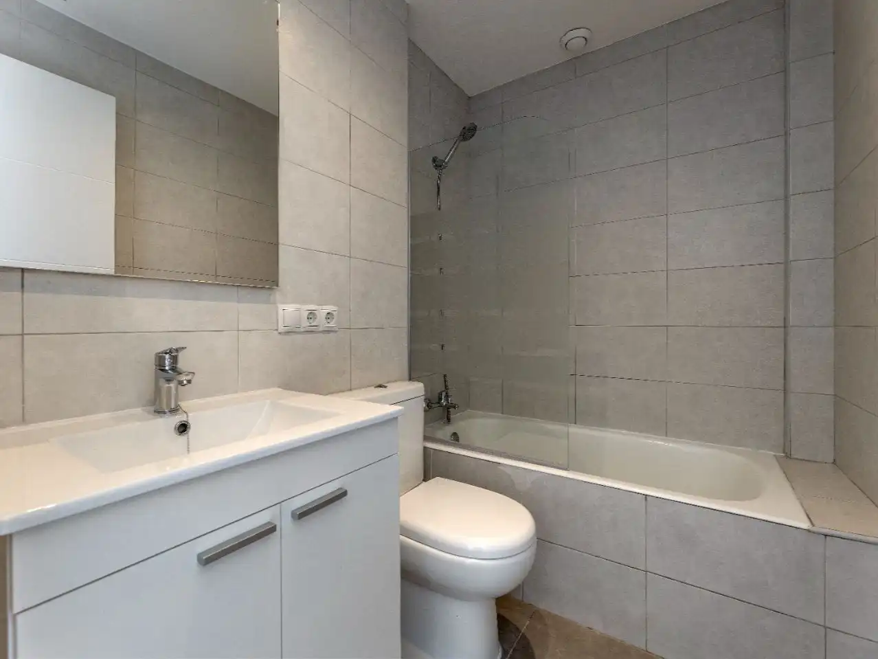 Badezimmer von Wohnung zur Miete in Llevant