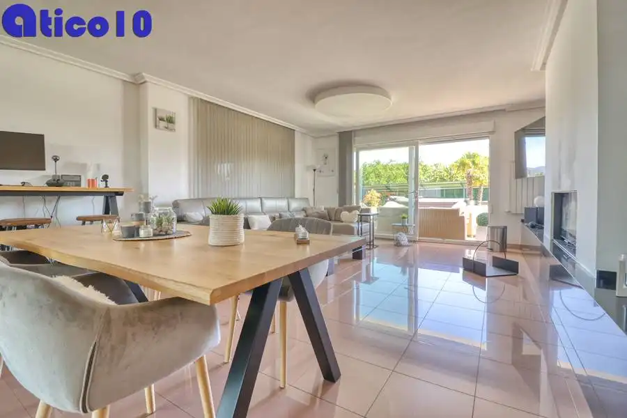 Comedor de Casa o chalet en venta en Gijón  con Calefacción, Jardín privado y Parquet