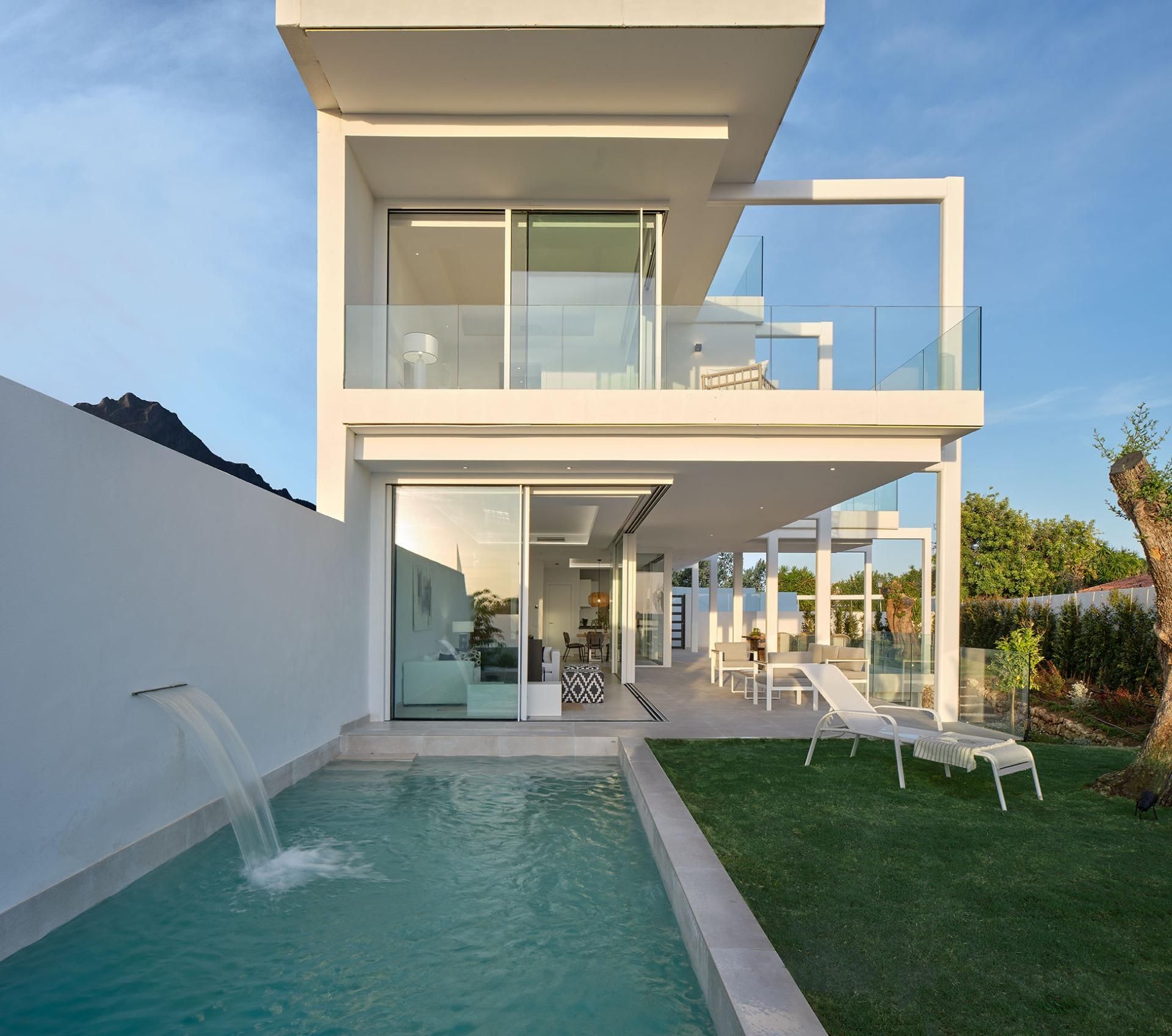 Piscina de Casa o xalet en venda en Marbella amb Aire condicionat, Calefacció i Jardí privat