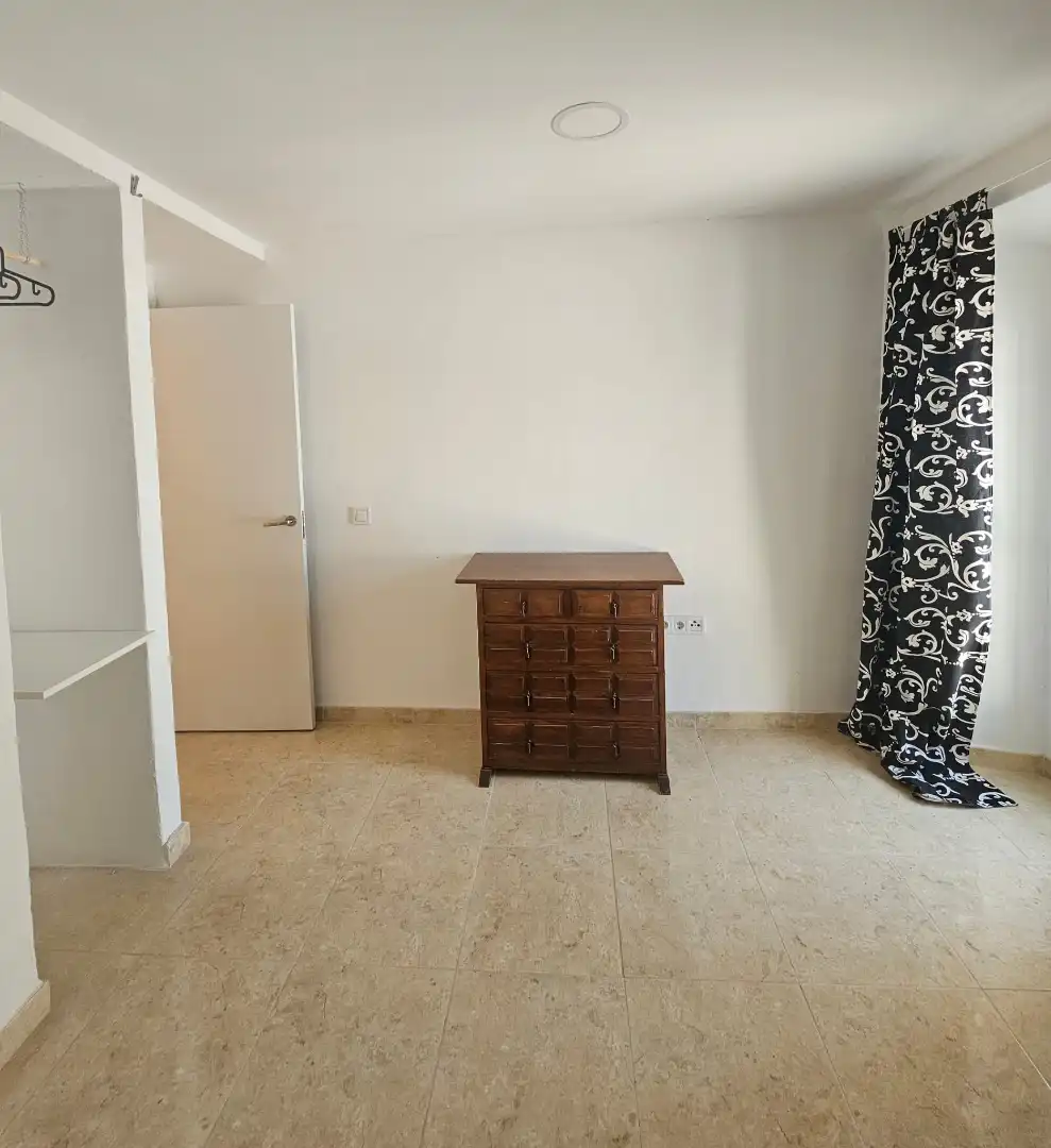 Dormitori de Apartament de lloguer en Coín amb Moblat, Forn i Rentadora