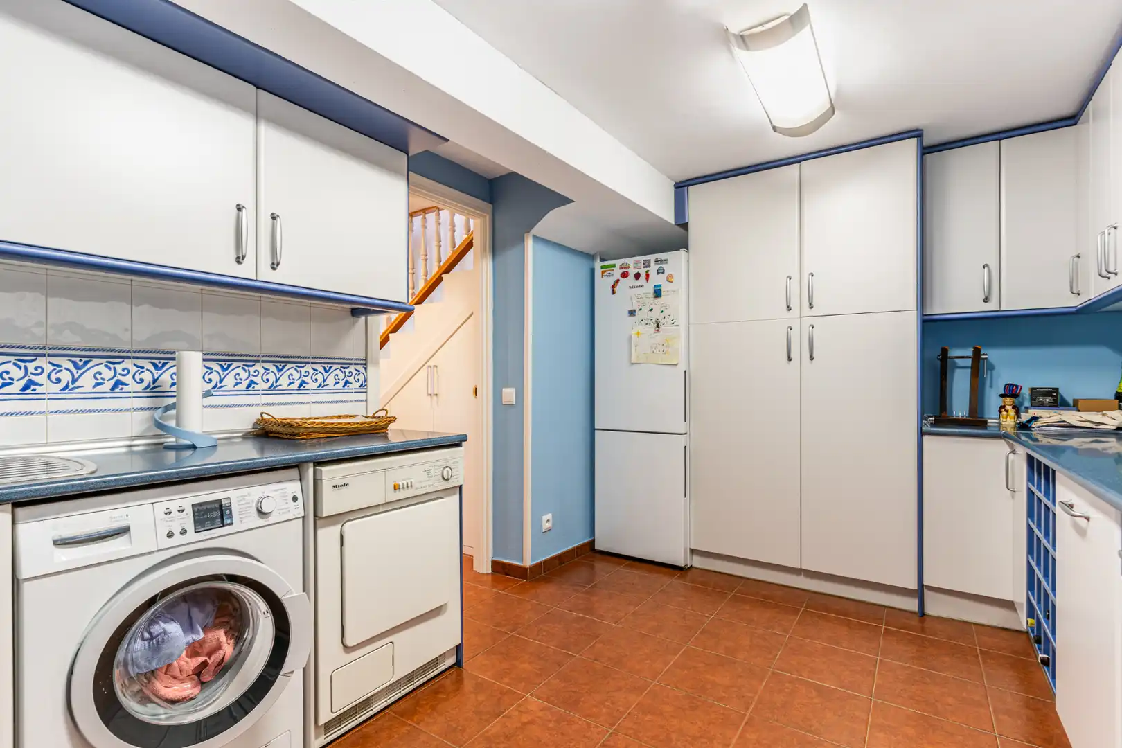 Küche von Einfamilien-Reihenhaus zum Verkauf in Las Rozas de Madrid mit Klimaanlage, Heizung und Privatgarten
