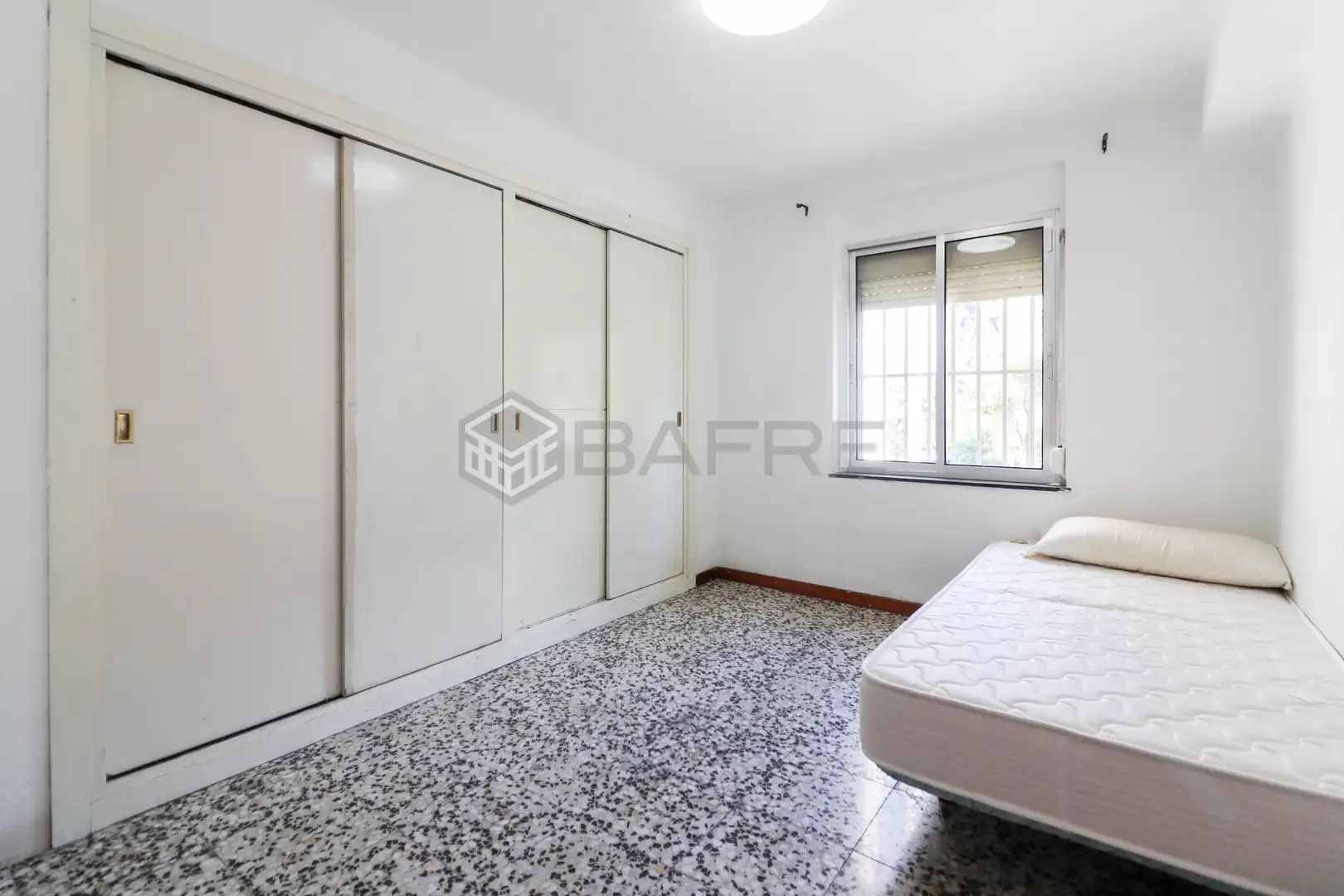 Bedroom of Flat for sale in Madrid