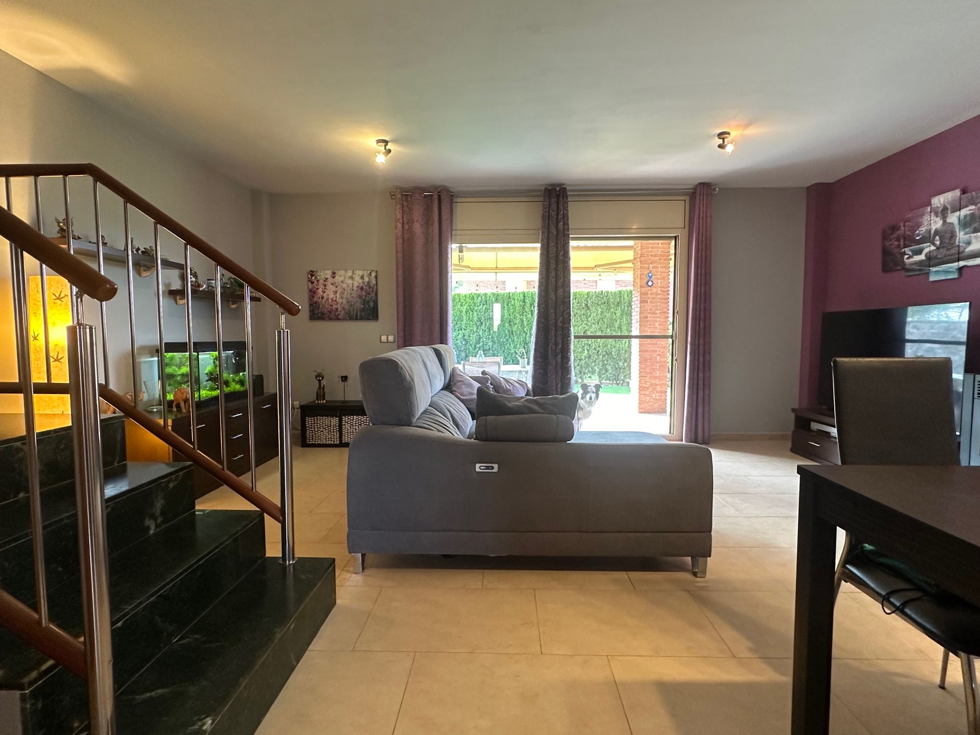 Sala d'estar de Casa adosada en venda en Els Pallaresos amb Aire condicionat, Calefacció i Jardí privat