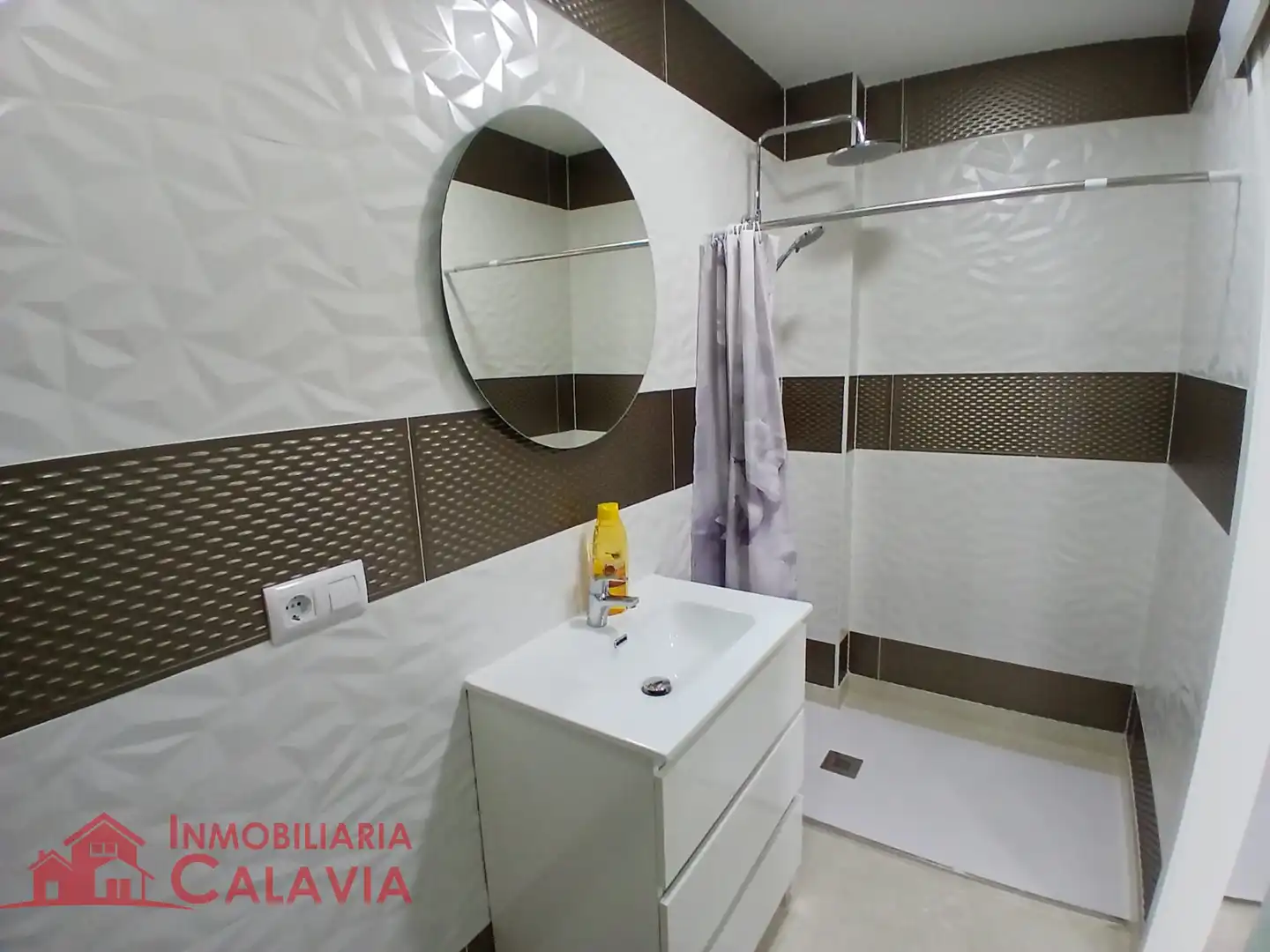 Baño de Apartamento de alquiler en Baeza con Aire acondicionado, Calefacción y Terraza