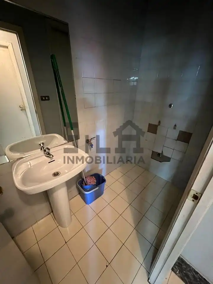 Baño de Local de alquiler en Ourense Capital  con Amueblado