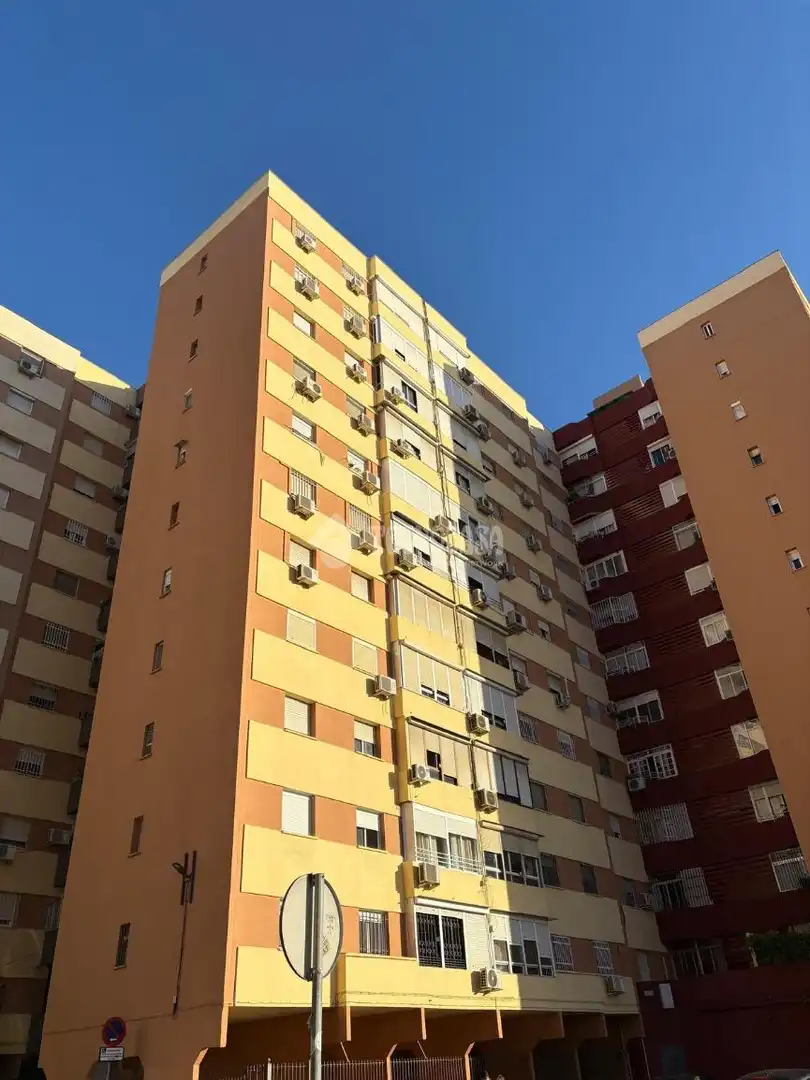 Exterior view of Flat for sale in Sevilla  with Air Conditioner and Balcony