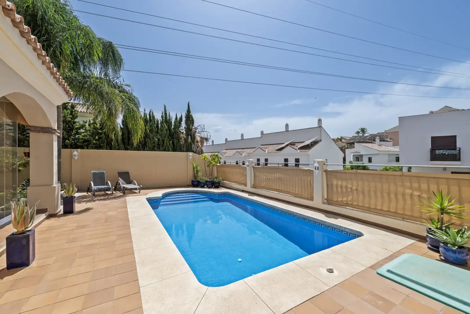 Schwimmbecken von Haus oder Chalet zum Verkauf in Mijas mit Klimaanlage, Privatgarten und Terrasse