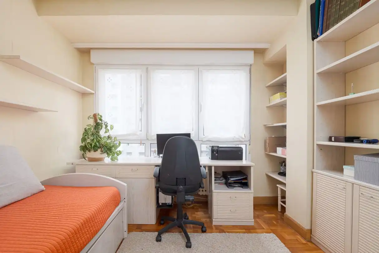 Habitación de Piso en venta en Donostia - San Sebastián  con Calefacción, Trastero y Amueblado