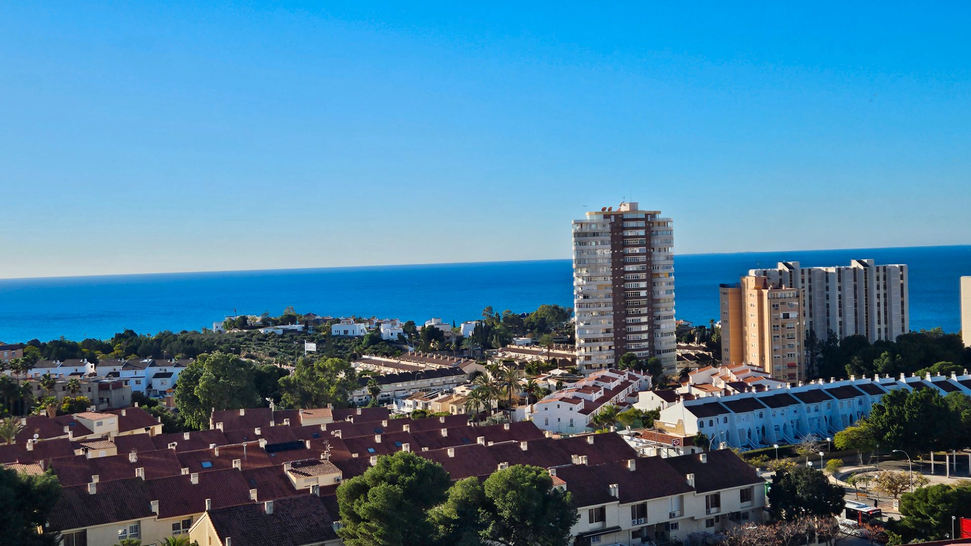 Vista exterior de Pis de lloguer en Alicante / Alacant amb Aire condicionat, Calefacció i Jardí privat