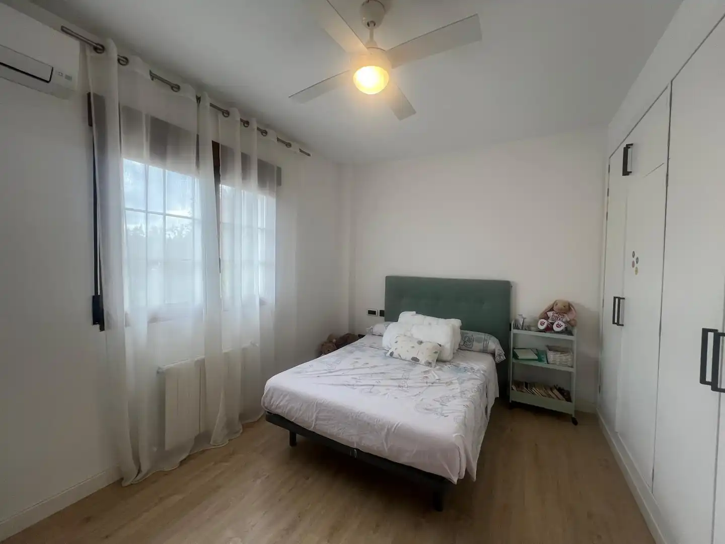 Bedroom of Houses for sale in El Pilar 
