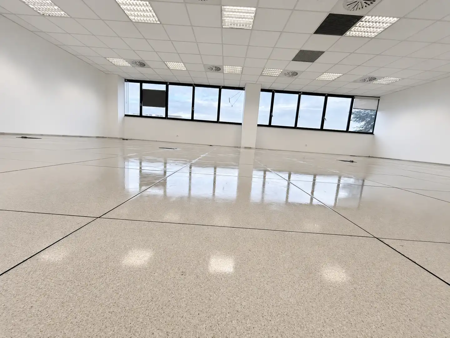 Office space with lift to rent in Polígono Parque Empresarial la Muga 11, imagen 17