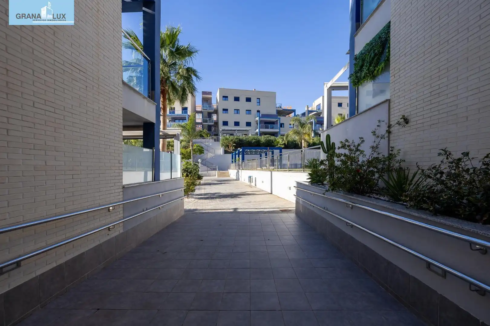Vista exterior de Piso en venta en Almuñécar con Aire acondicionado, Jardín privado y Terraza