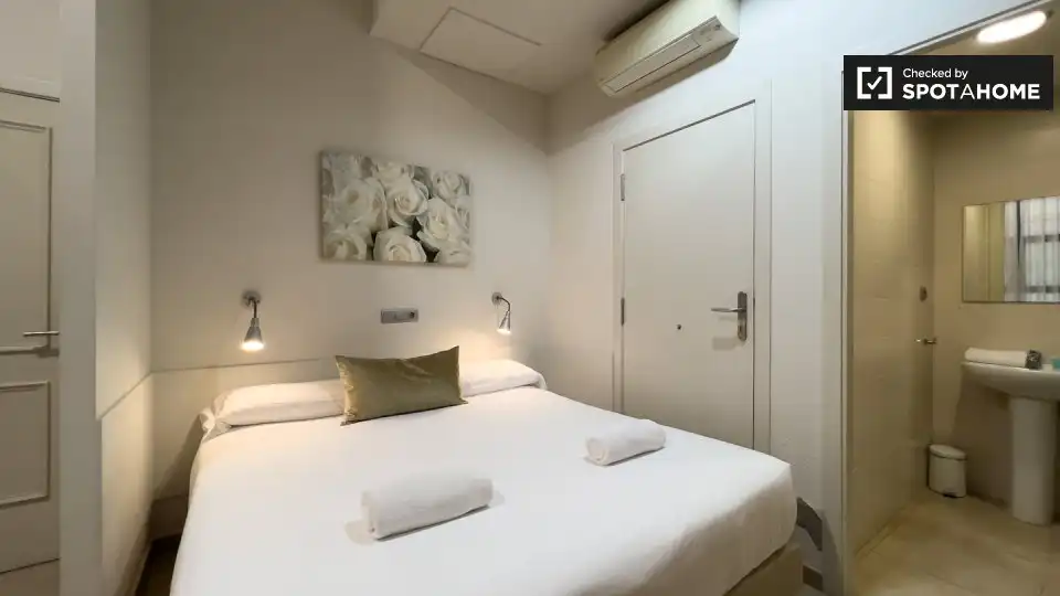 Schlafzimmer von Wohnung zur Miete in  Barcelona Capital mit Klimaanlage, Heizung und Möbliert
