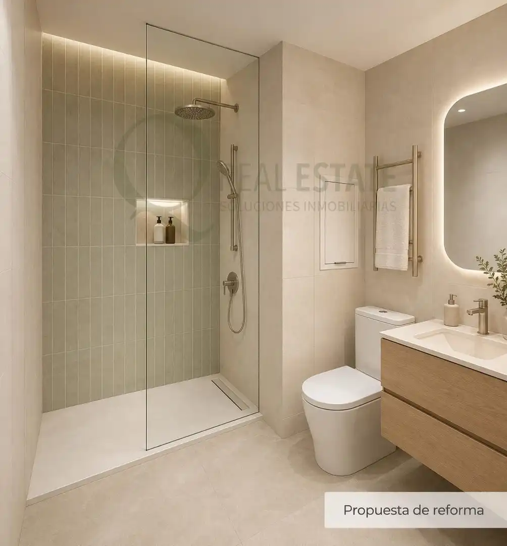 Bany de Pis en venda en Alicante / Alacant amb Jardí privat, Terrassa i Balcó