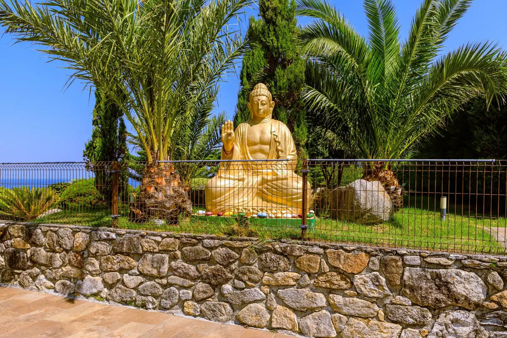 Garden of Houses for sale in Oia  with Air Conditioner, Heating and Private garden