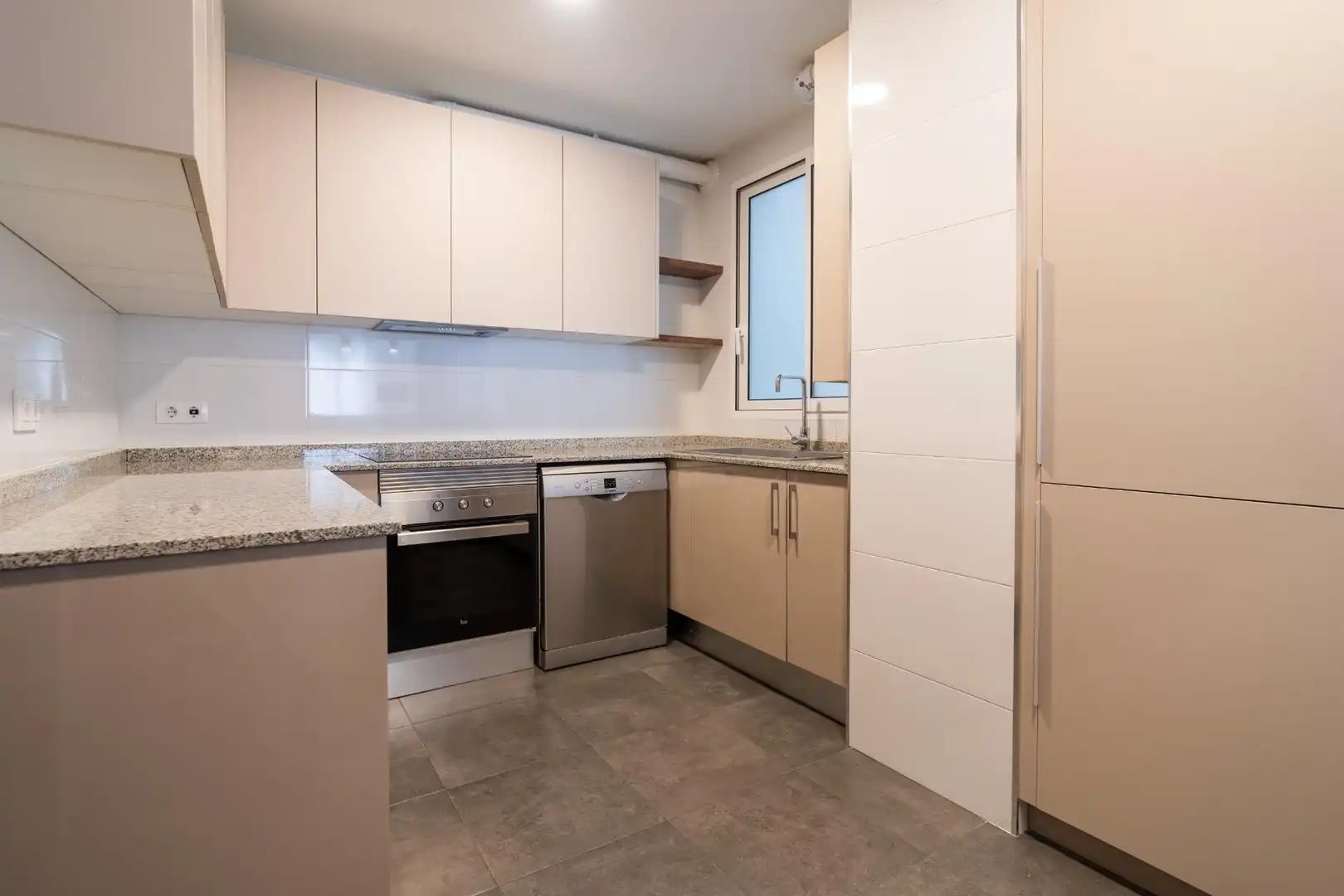 Kitchen of Flat for rent in Valencia  with Air Conditioner, Heating and Furnished
