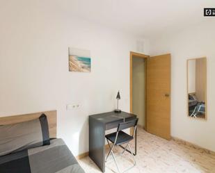 Bedroom of Flat to share in  Barcelona Capital  with Air Conditioner, Heating and Terrace