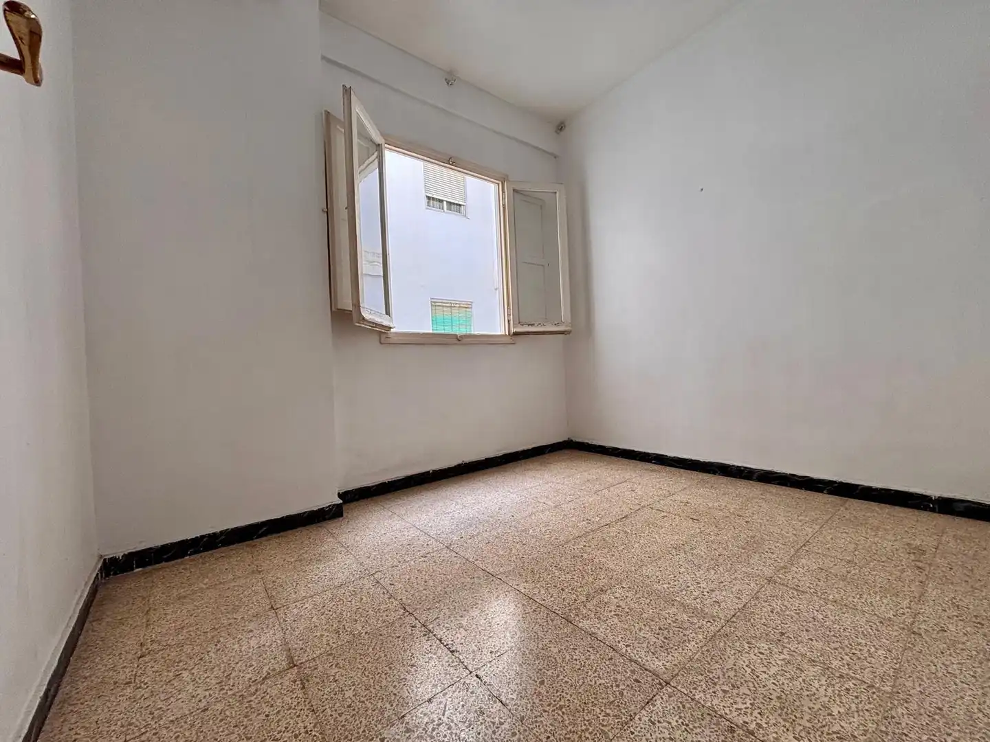 Habitación de Piso en venta en Alicante / Alacant con Balcón