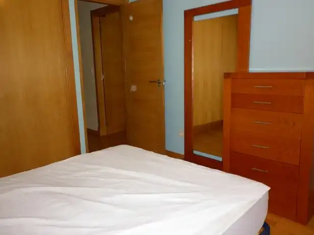 Dormitori de Pis de lloguer en Narón amb Calefacció, Parquet i Traster