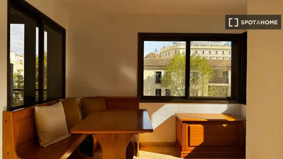 Flat for rent in Valencia  with Air Conditioner, Heating and Furnished