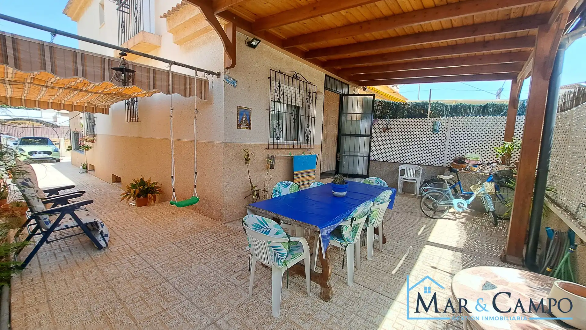 Vista exterior de Casa adosada en venta en Los Alcázares con Aire acondicionado, Jardín privado y Amueblado