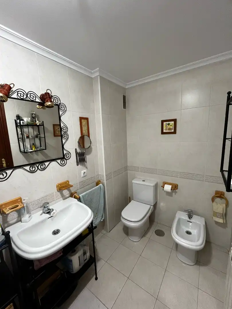 Baño de Piso en venta en Entrambasaguas con Calefacción, Jardín privado y Amueblado