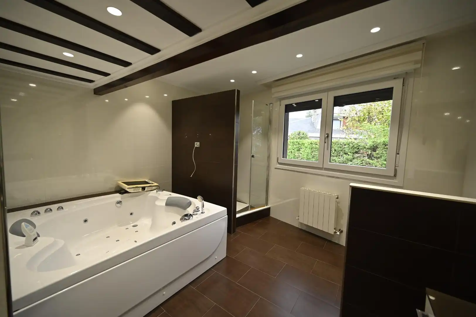 Baño de Casa adosada en venta en Loiu con Aire acondicionado, Calefacción y Jardín privado