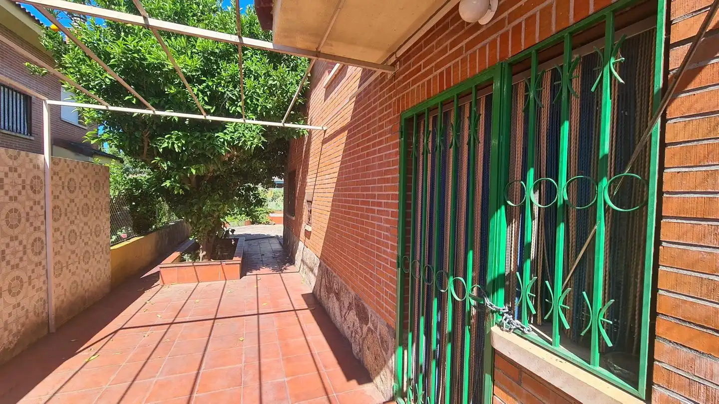 Exterior view of Houses for sale in La Adrada   with Private garden