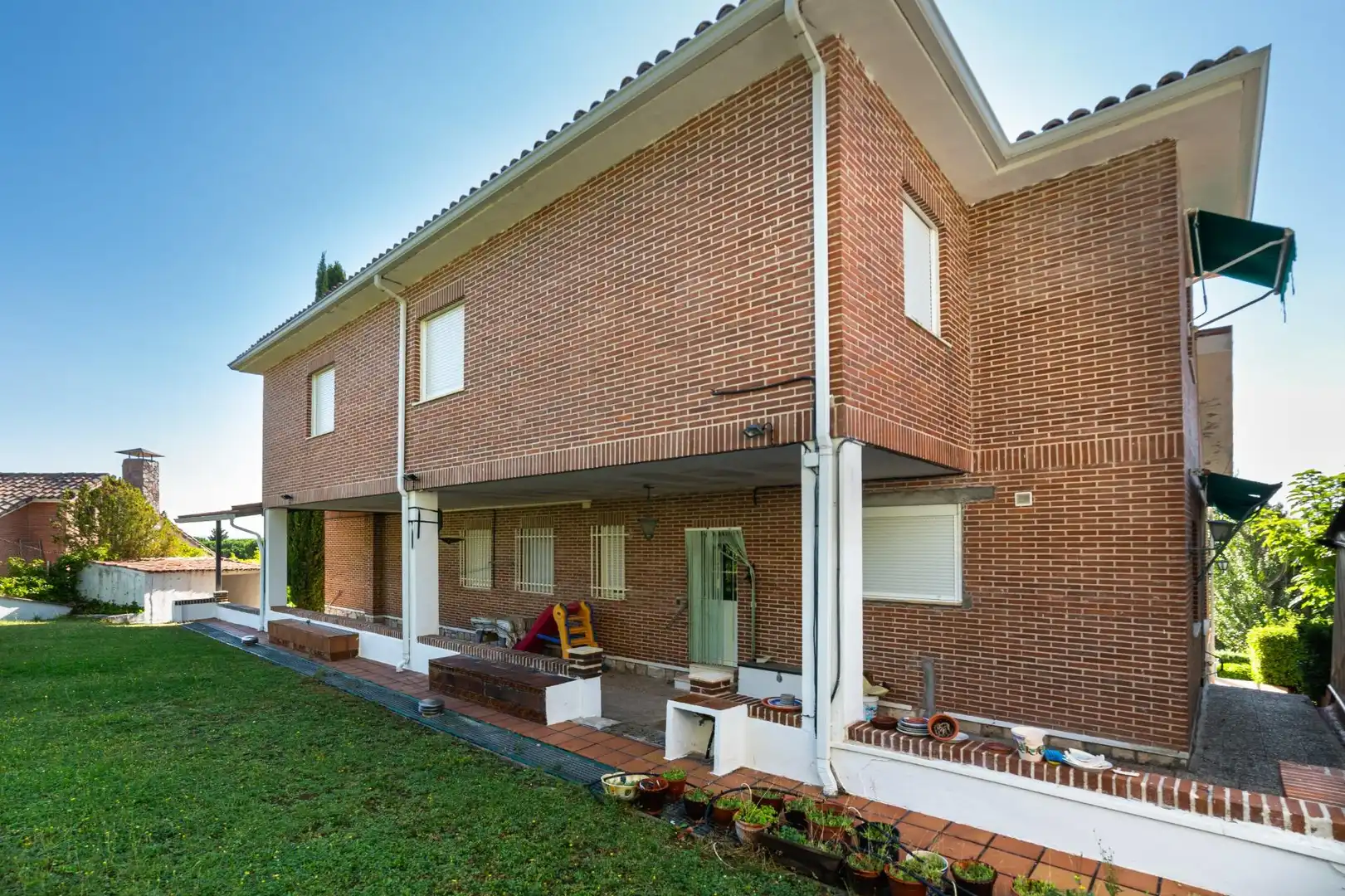 Vista exterior de Casa o xalet en venda en Tudela de Duero amb Calefacció, Jardí privat i Terrassa