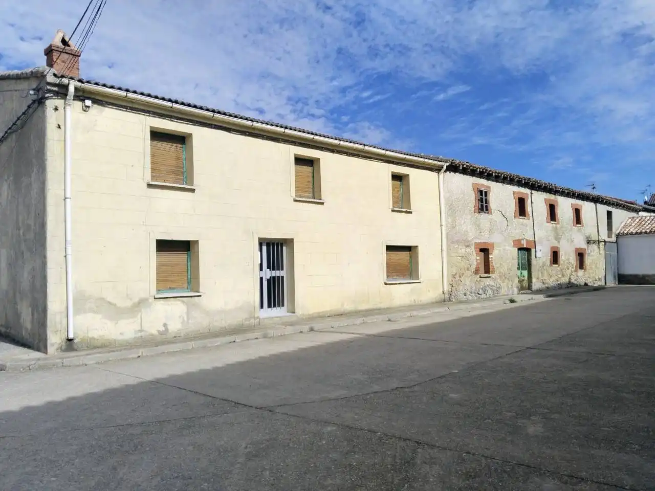 Vista exterior de Finca rústica en venda en Alfoz de Quintanadueñas amb Jardí privat i Moblat