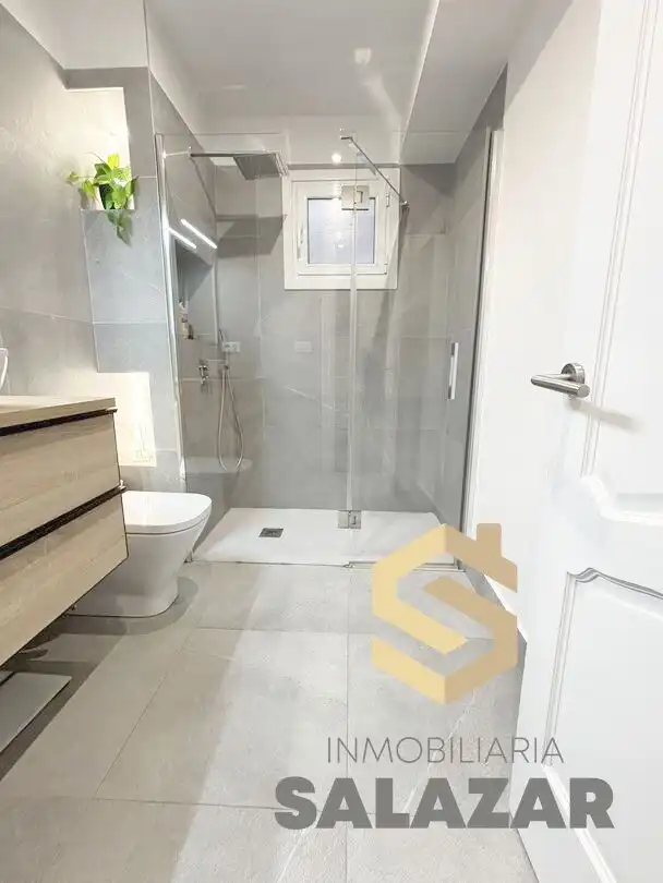 Badezimmer von Wohnung zum Verkauf in Bilbao  mit Heizung, Terrasse und Balkon