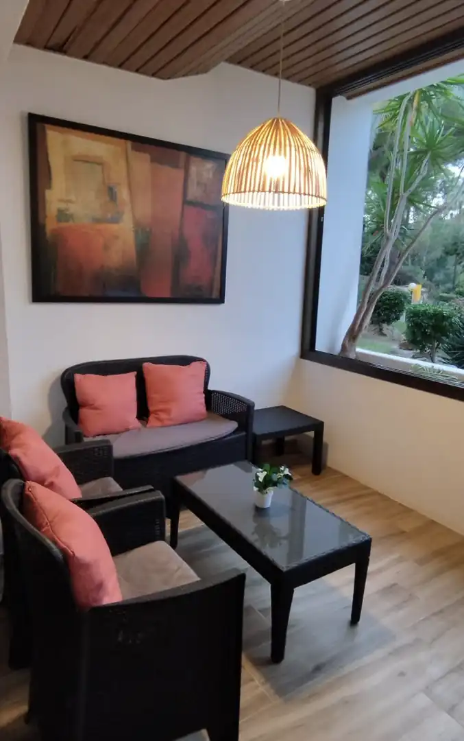 Wohnzimmer von Wohnung zur Miete in Marbella mit Klimaanlage, Heizung und Terrasse