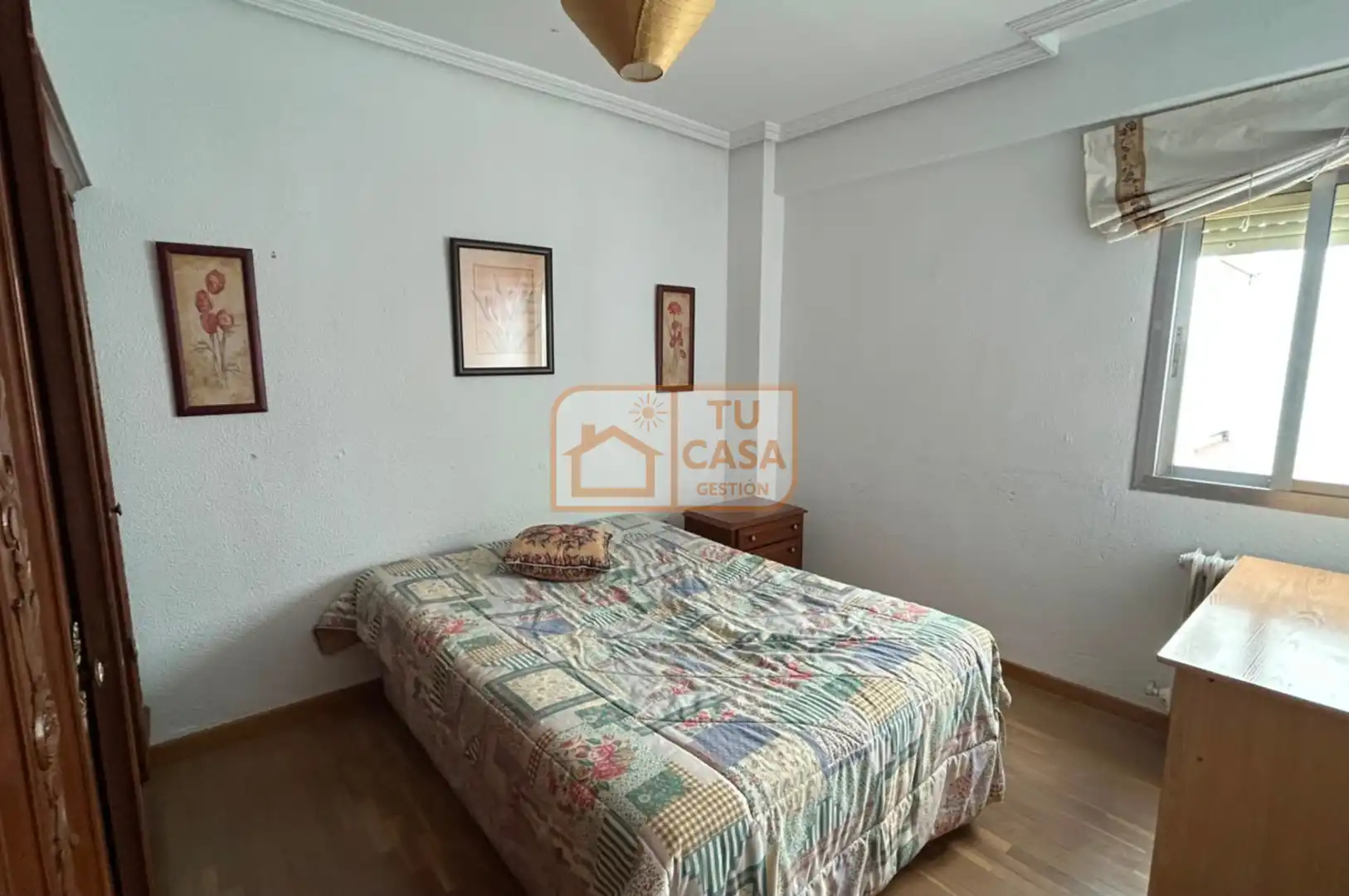 Dormitori de Pis de lloguer en Cáceres amb Aire condicionat, Calefacció i Parquet