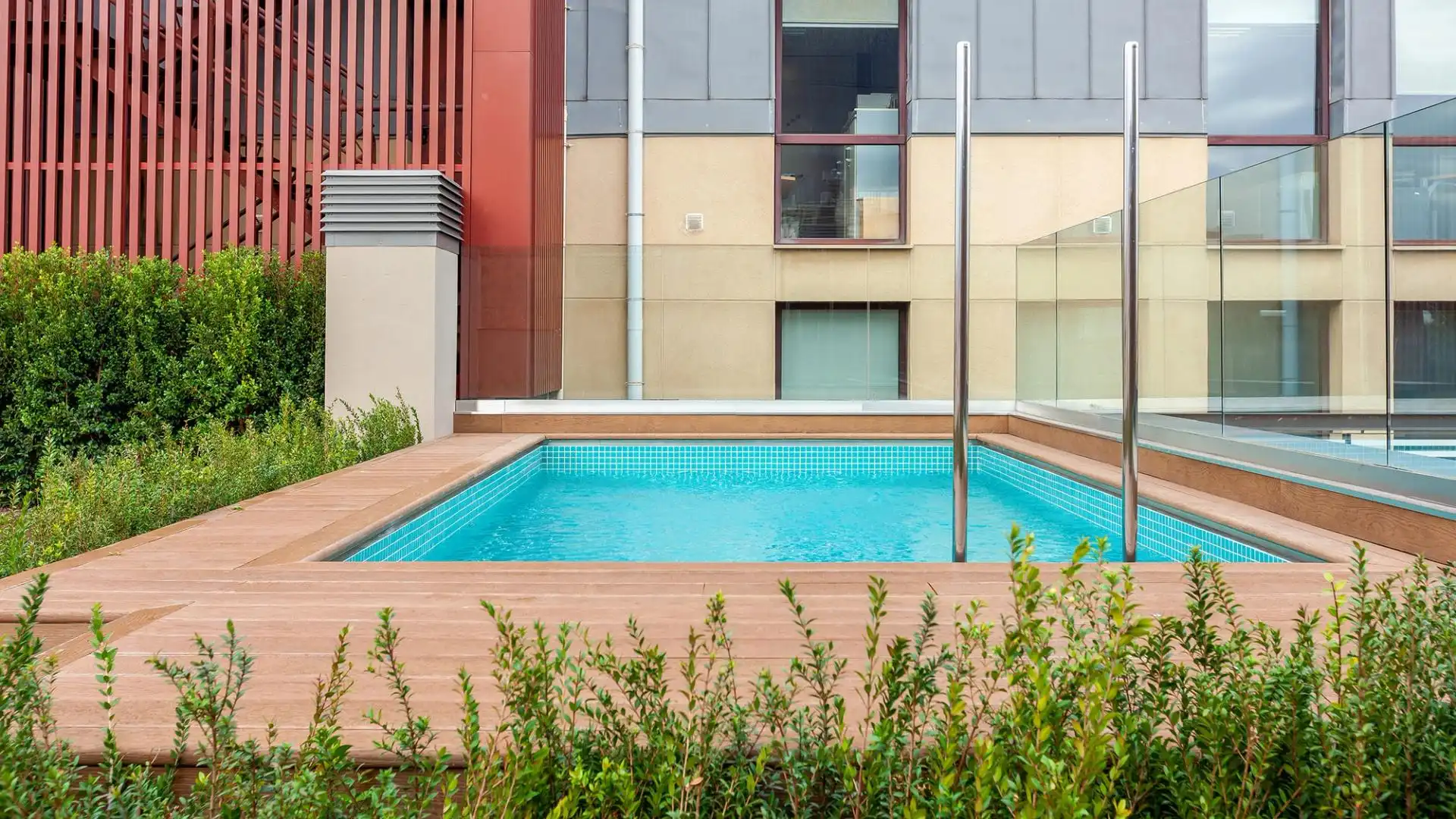 Schwimmbecken von Wohnungen zur Miete in Barcelona mit Klimaanlage, Heizung und Parkett