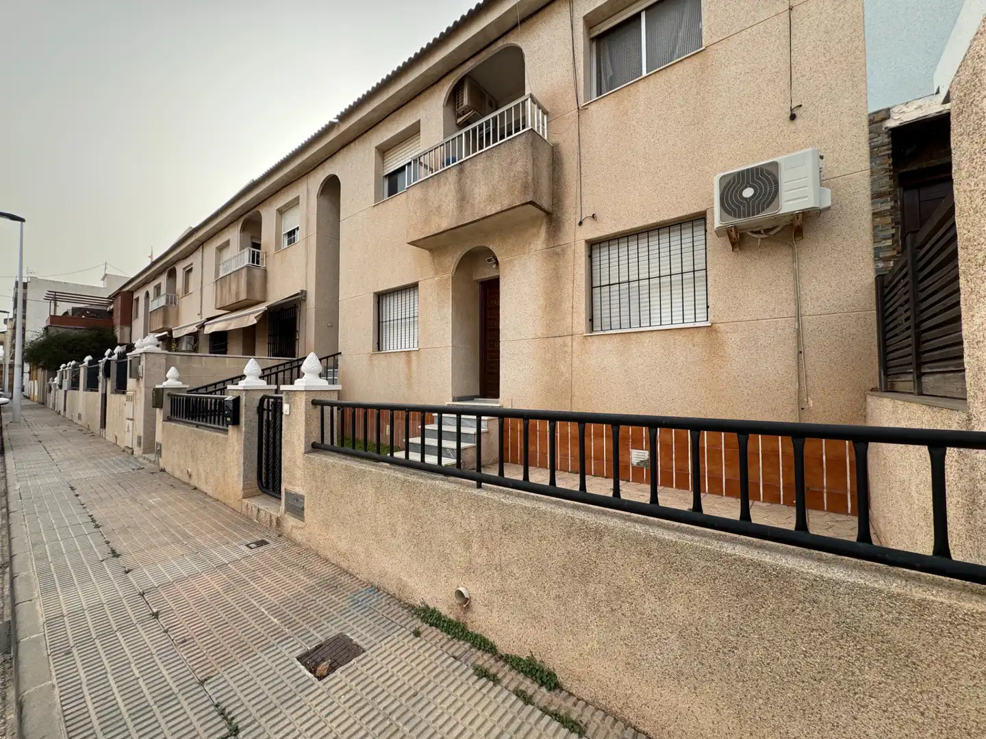 Vista exterior de Planta baja en venta en San Pedro del Pinatar con Aire acondicionado, Calefacción y Jardín privado