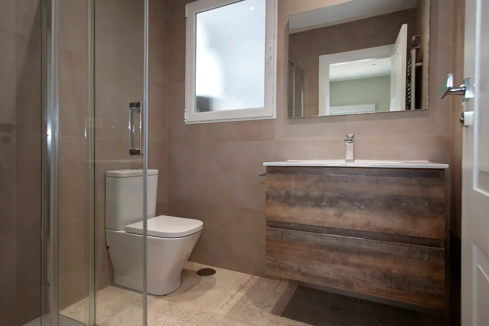 Baño de Piso en venta en Jaén con Aire acondicionado, Calefacción y Amueblado