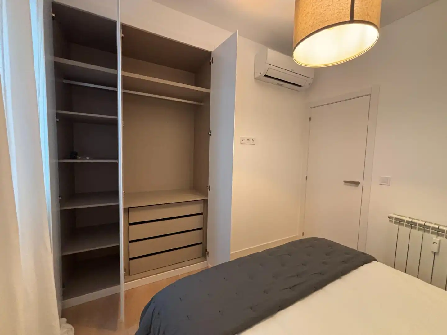 Bedroom of Flat for rent in Madrid  with Air Conditioner, Heating and Furnished