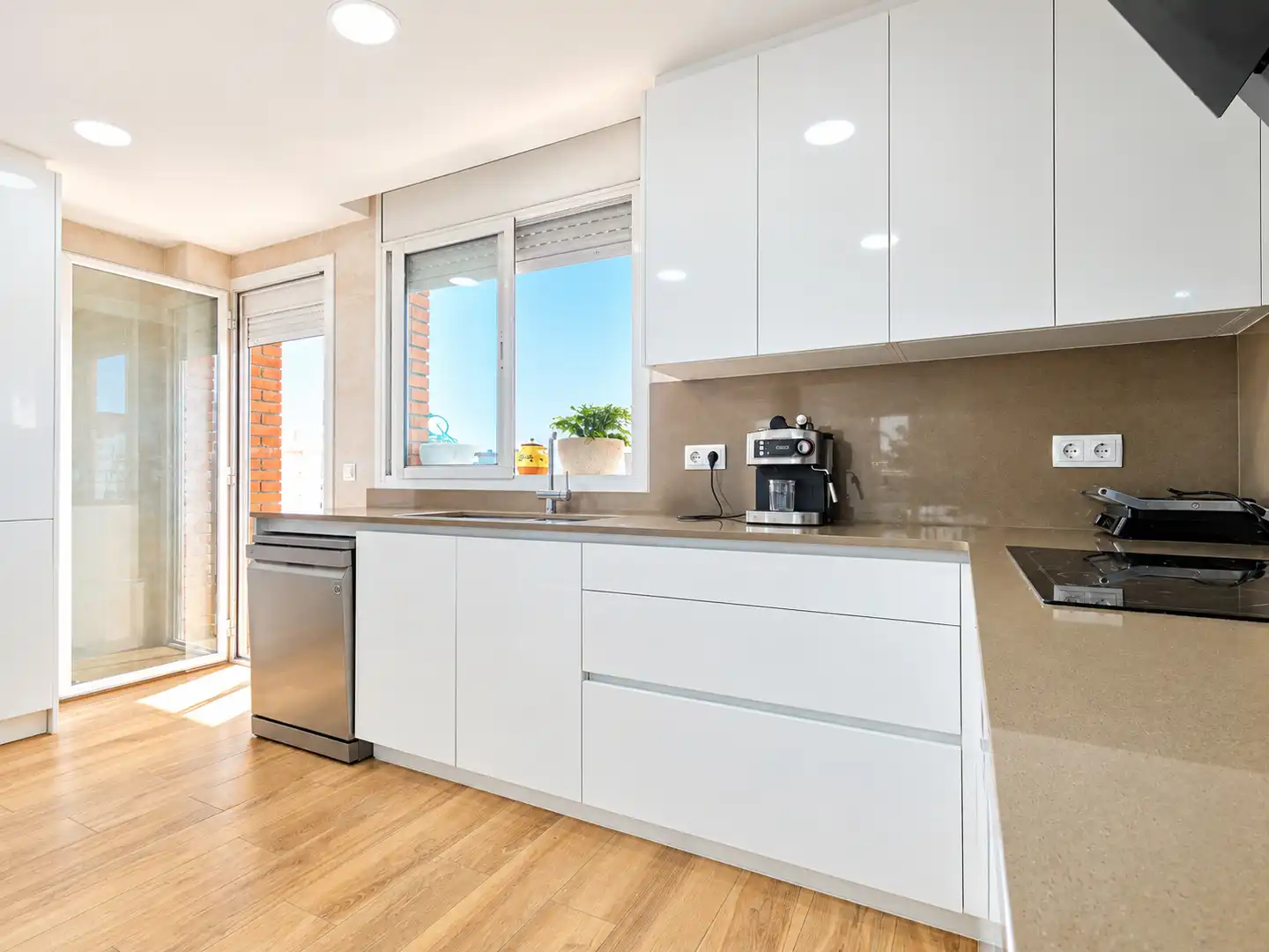 Cocina de Casa o chalet en venta en Sant Vicenç Dels Horts con Aire acondicionado, Calefacción y Jardín privado